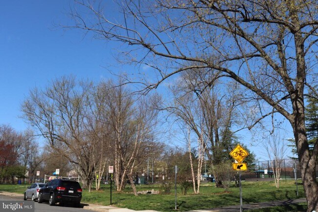 Building Photo - 942 S Rolfe St