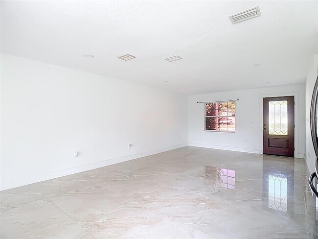 Building Photo - 201 Valencia Dr