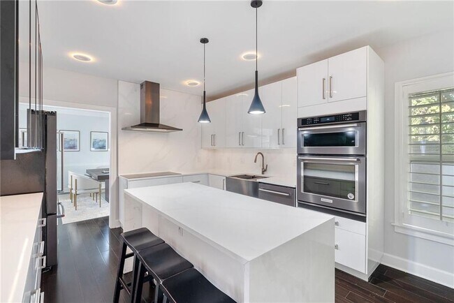 Building Photo - 4200 Roswell Rd NE