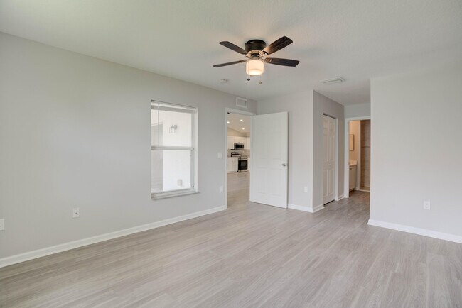 Building Photo - 9240 Roan Ln