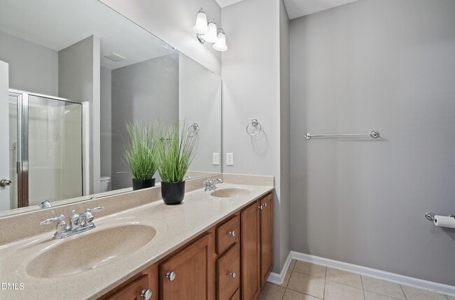 Building Photo - 3646 Olympia Dr