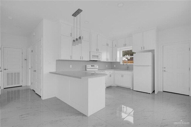 Building Photo - 14 E St