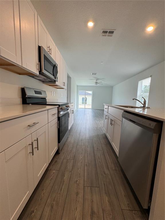 Building Photo - 3080 NE 38th Ln