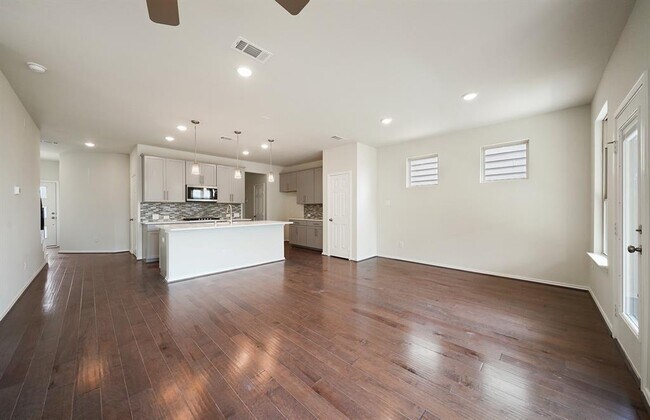 Building Photo - 8647 Cedardale Park Dr