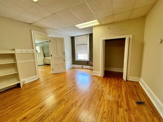 Building Photo - 11 Main St