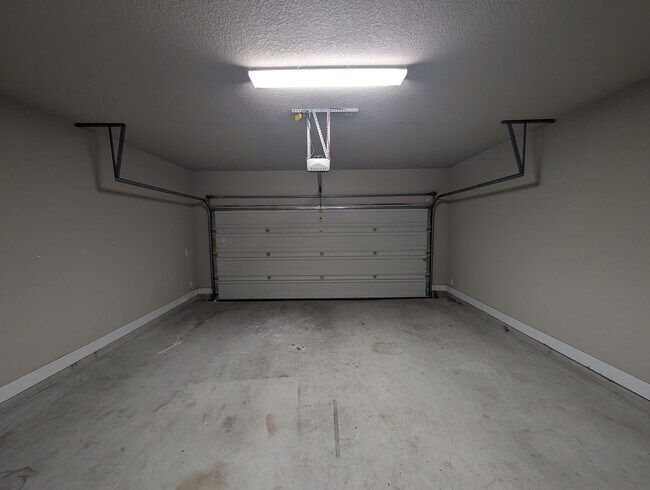 Building Photo - Less than 1 Mile to Gruene / Fridge Included/ Gas Cooking / Covered Patio / CISD
