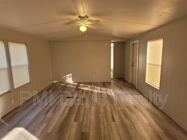 Building Photo - 4674 Mayflower St