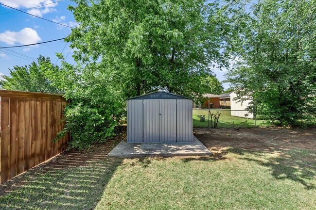 Building Photo - 132 Elwood Dr