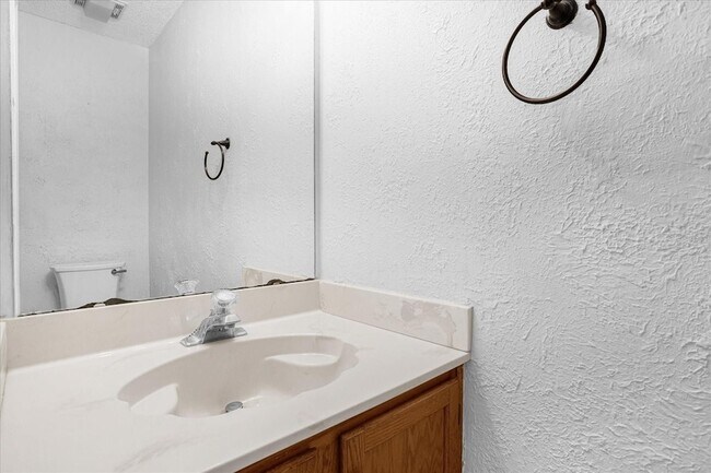 Building Photo - 601 Tomlinson Terrace