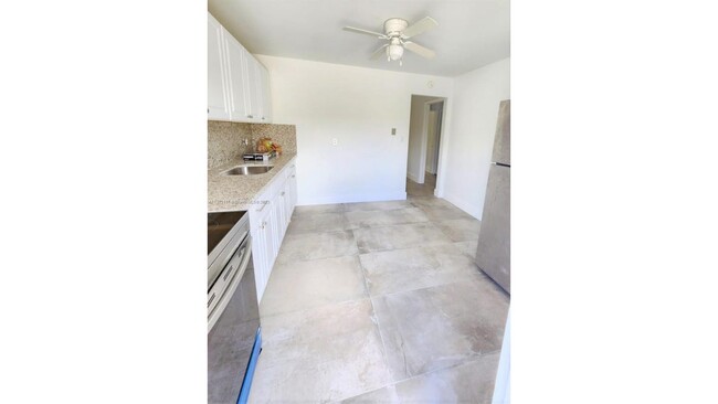 Building Photo - 330 Southwind Dr