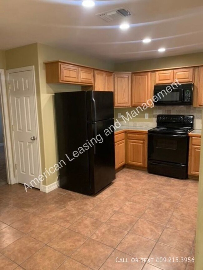 Building Photo - Move-In Special! $500 off 1st Month's Rent...