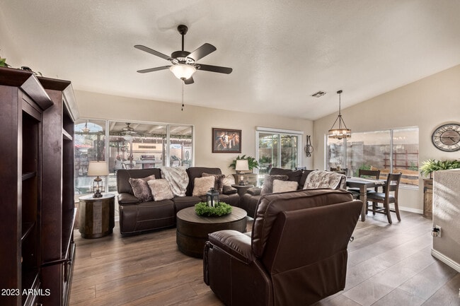 Building Photo - 10853 W Manzanita Dr