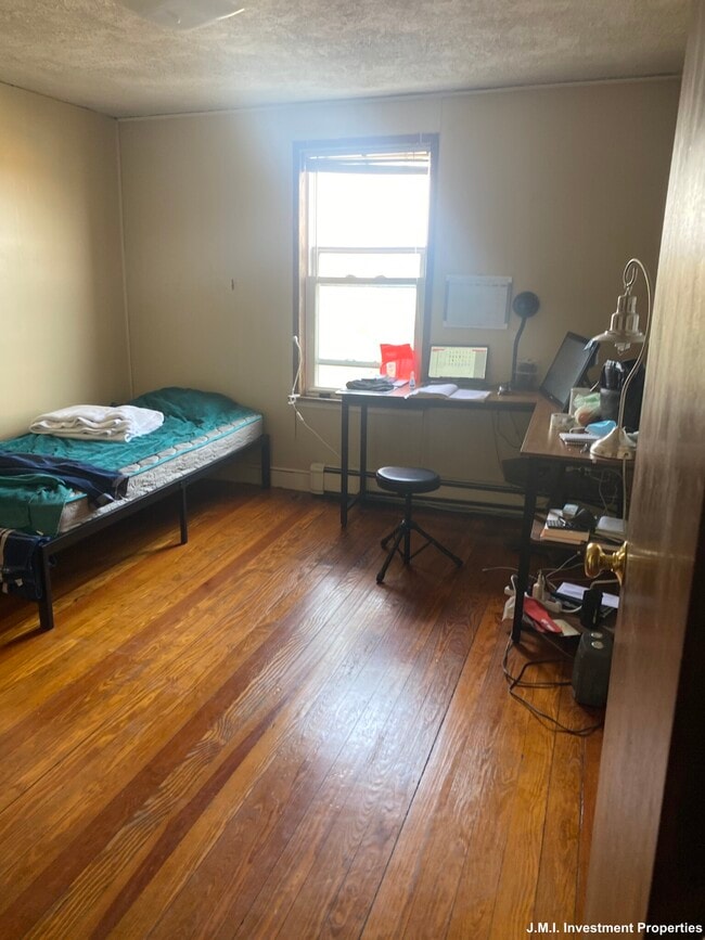 Building Photo - 5 Lowden Ave