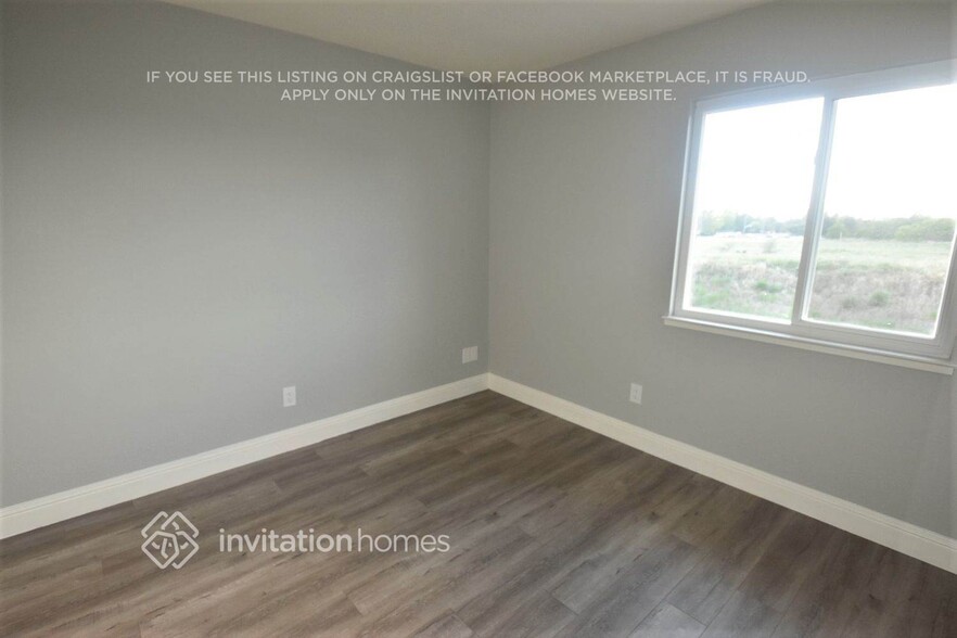 Building Photo - 1070 Silk Oak Dr