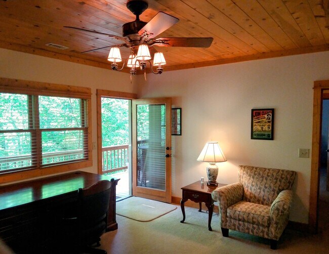 Building Photo - 386 Arbor Dr