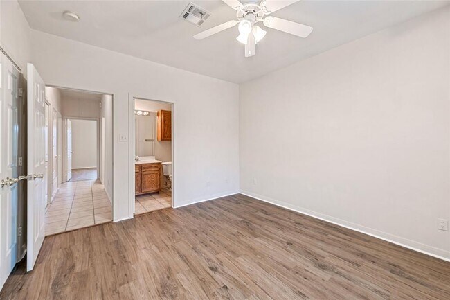 Building Photo - 1401 Wood Ave