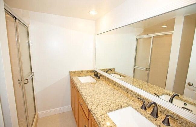 Building Photo - 1917 19th Way