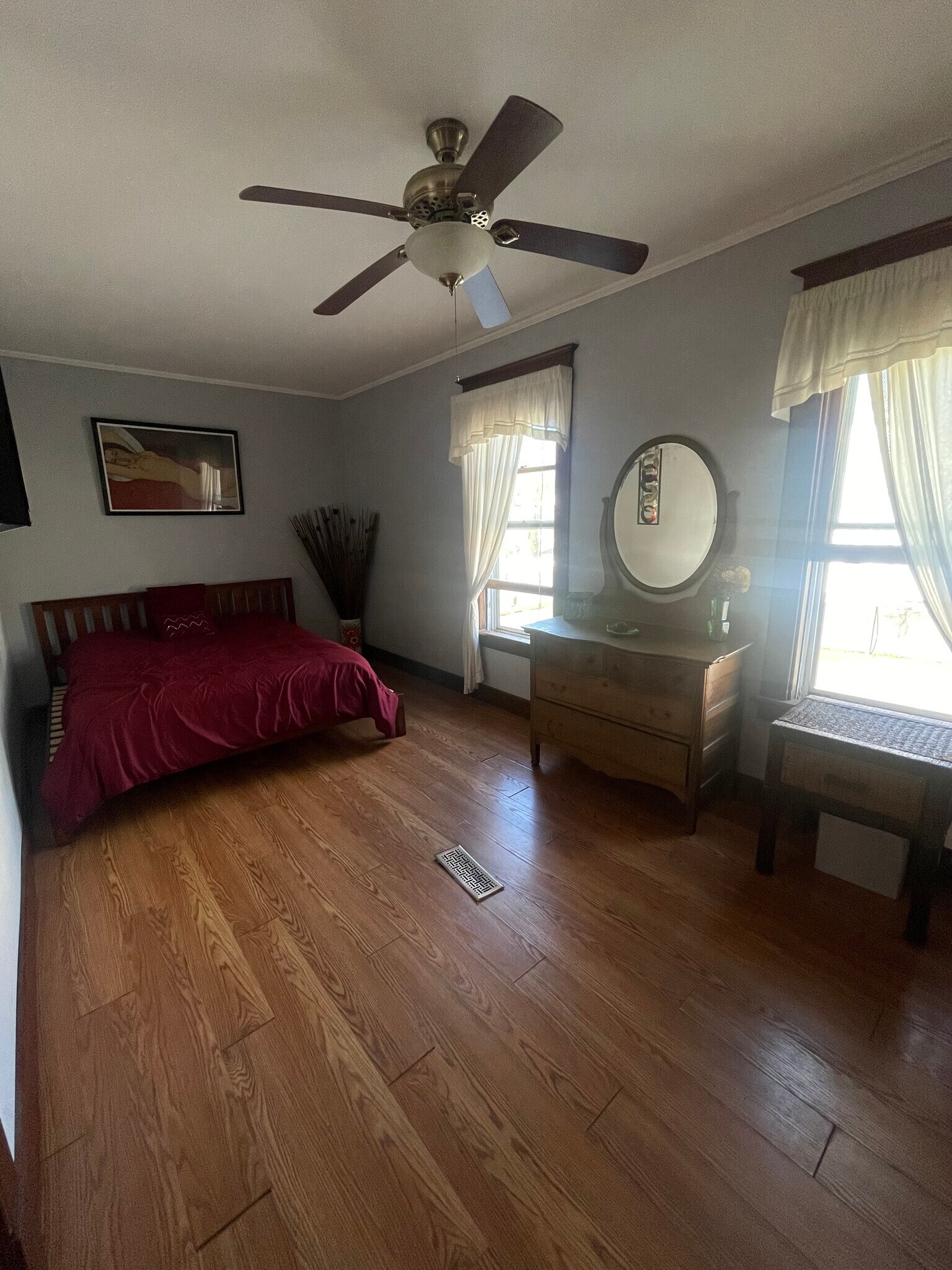 Building Photo - 830 Plymouth Ave