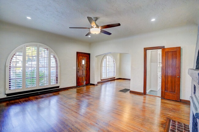 Building Photo - 479 Gaviota Ave