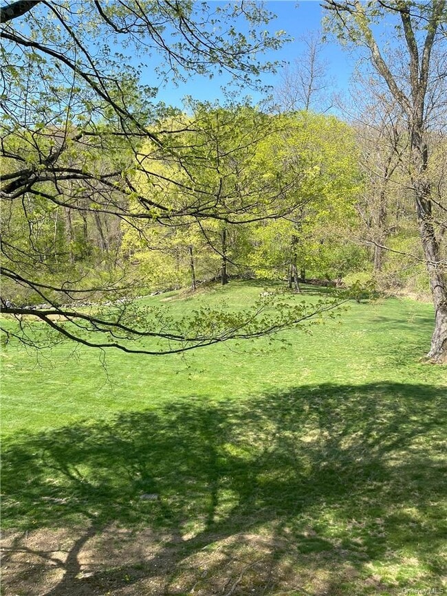 Building Photo - 703 Croton Lake Rd