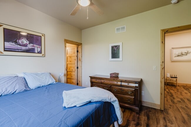 Building Photo - 642 Twincreek Cir