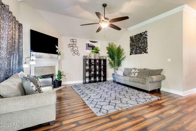 Building Photo - 114 Clover Leaf Dr