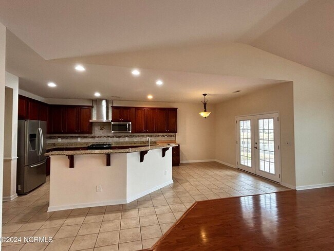 Building Photo - BEAUTIFUL HOME AVAILABLE APRIL 1ST