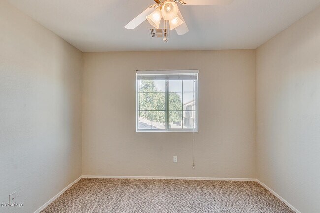 Building Photo - 4BR 3 FULL BATHROOMS W/ HUGE LOFT AND LARGE MASTER