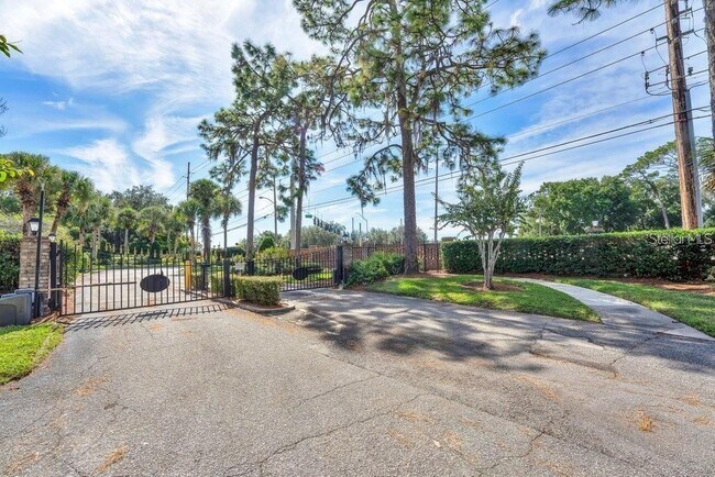 Building Photo - 1150 Carmel Cir