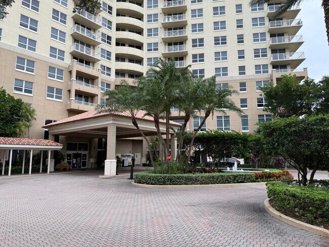 Building Photo - 19501 W Country Club Dr