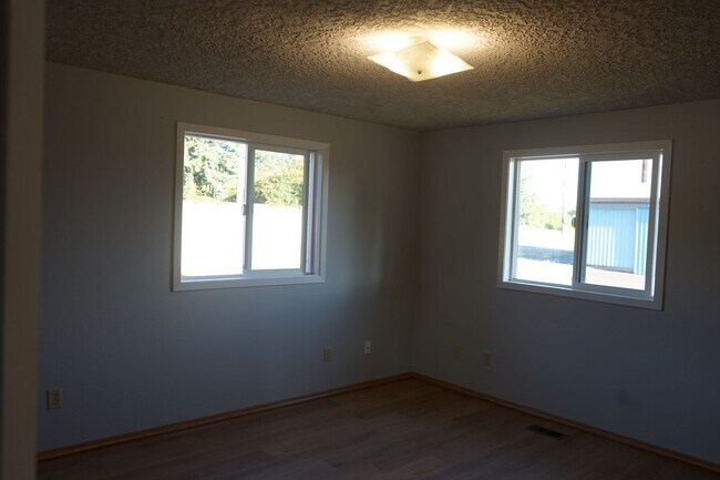 Building Photo - 21705 NE 50th Ave
