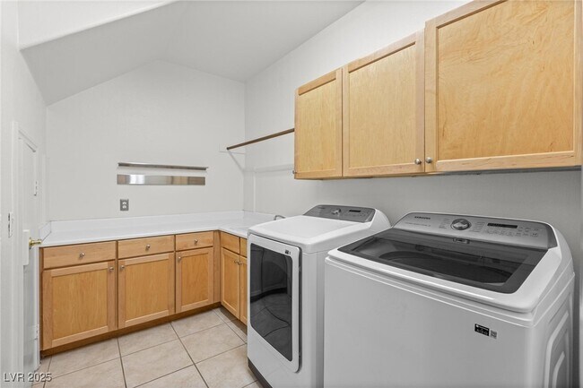 Building Photo - 8009 Clock Tower Ct