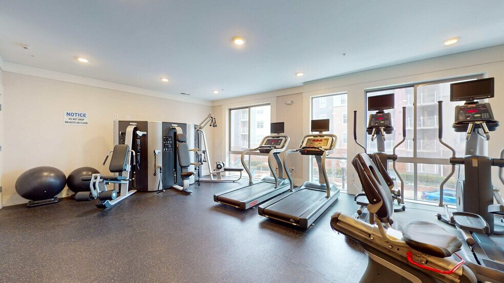 Building Photo - 545 Bedford St