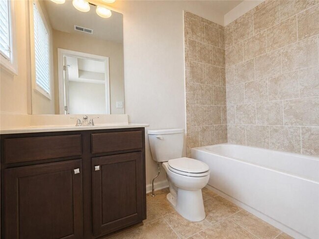 Building Photo - 1207 Lavista Cir NE