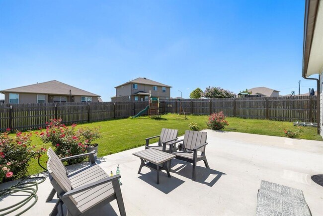 Building Photo - 121 Leona River Trl