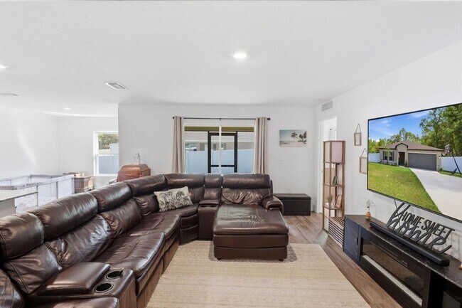 Building Photo - 8361 N Elkcam Blvd