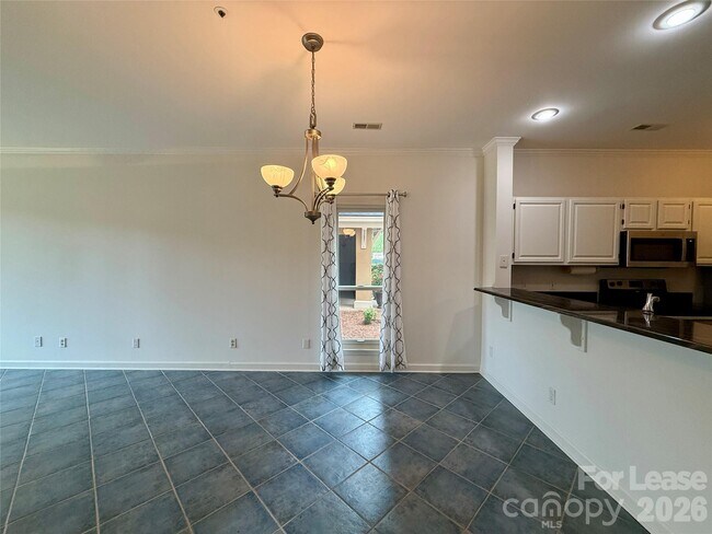 Building Photo - 18009 Kings Point Dr