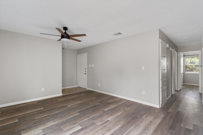 Building Photo - 701 Ramble Ln