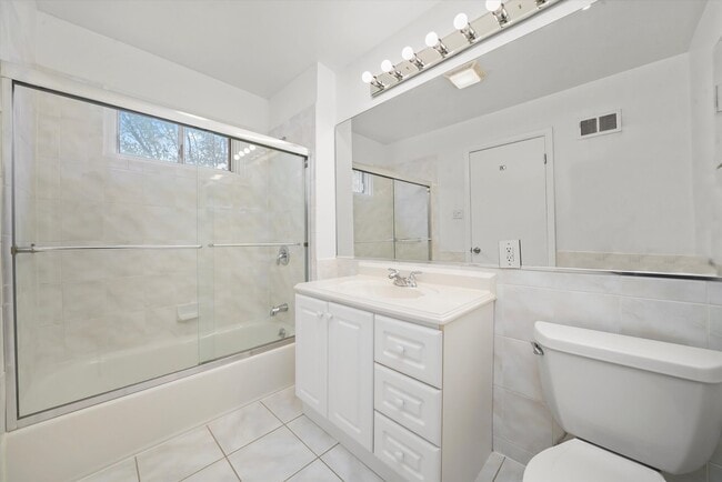 Building Photo - 400 Locust Rd