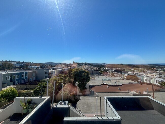 Building Photo - 749-749 Taraval St