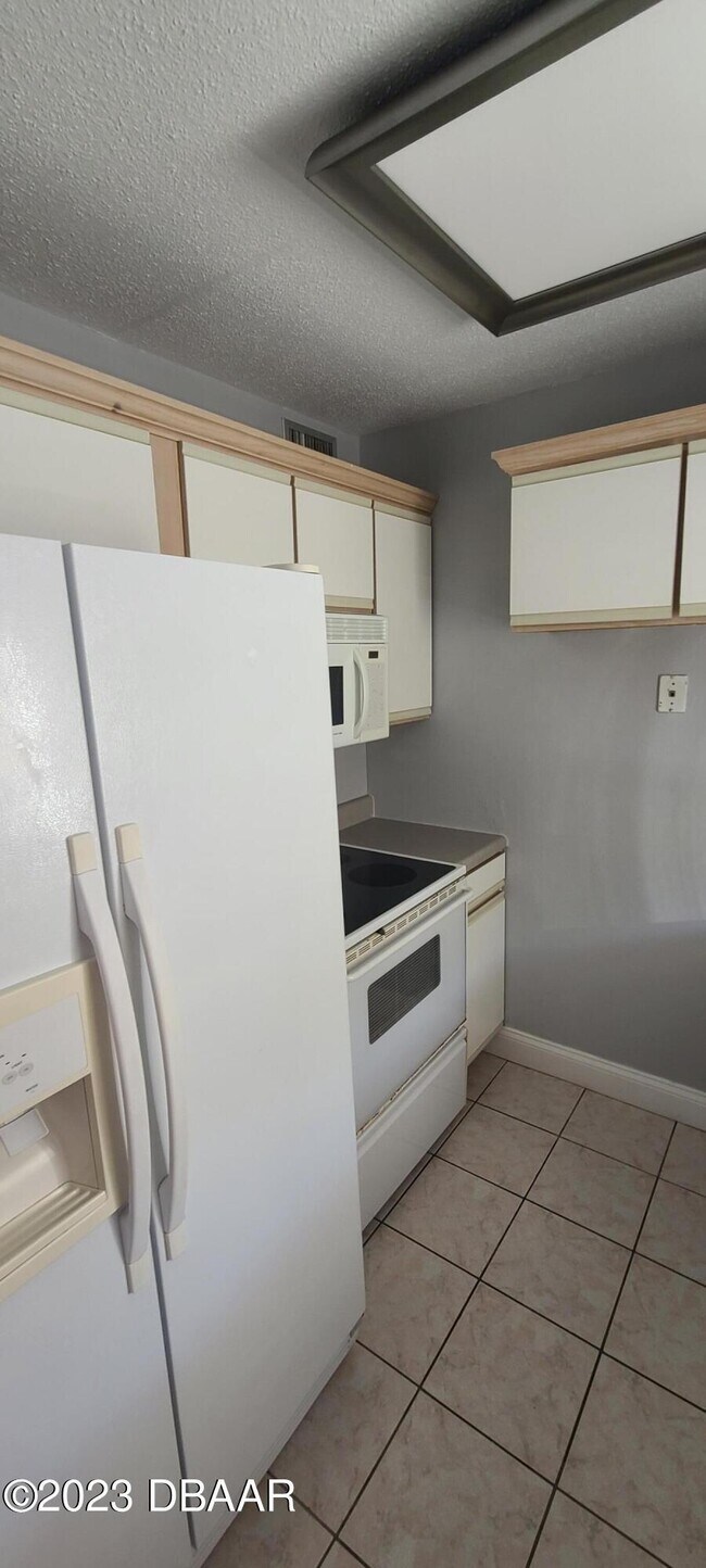 Building Photo - 301 Ridge Blvd