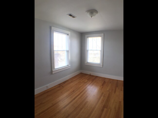 Building Photo - 511 W Walnut St