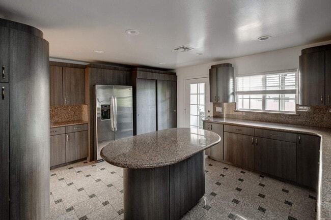 Building Photo - 4356 Kingswell Ave