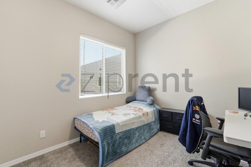 Building Photo - Unit 128