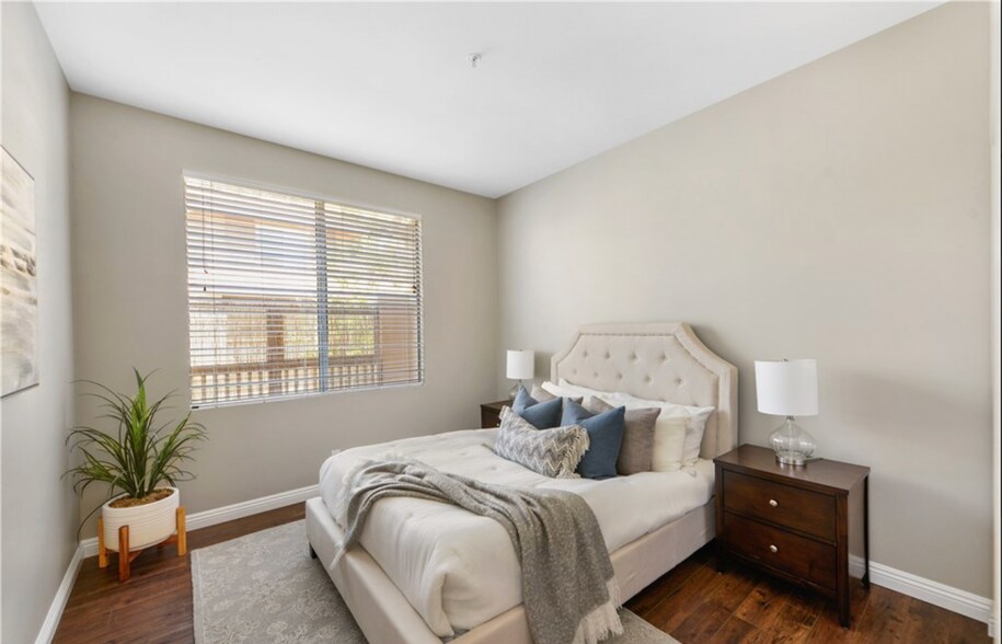 Building Photo - 2755 Dietrich Dr