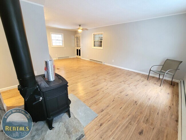 Building Photo - 2 Bedroom Home in Boone