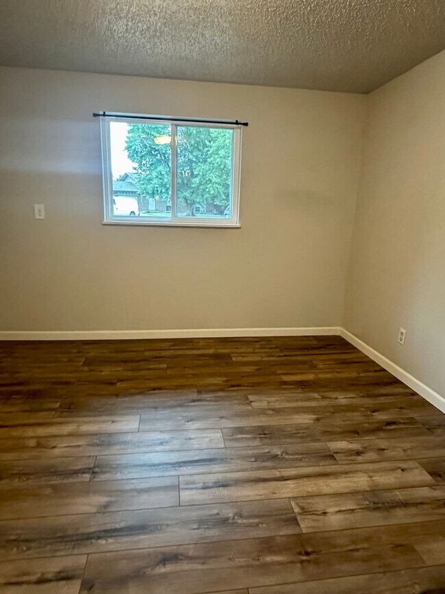 Building Photo - Updated Split-Level Gem | 5BD, 3BA | Large...
