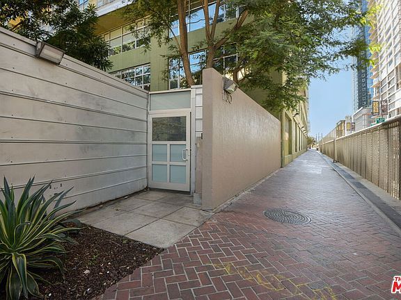 Building Photo - 1130 Flower St