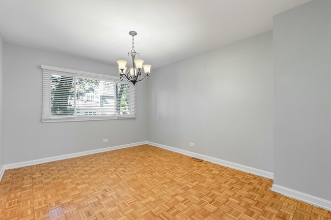 Building Photo - 1924 Wilmette Ave