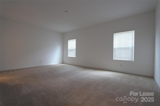 Building Photo - 300 Commodore Loop